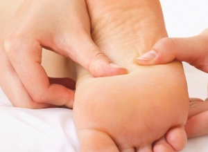Cách bấm huyệt chữa u xơ tuyến tiền liệt đúng cách hiệu quả cao